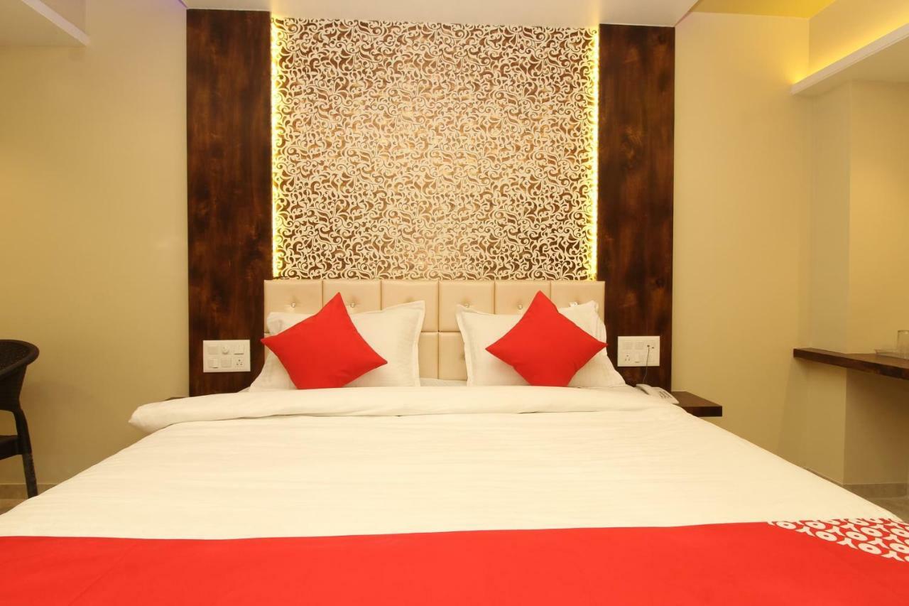 Oyo 37468 Nisha Lodging Solapur Ngoại thất bức ảnh