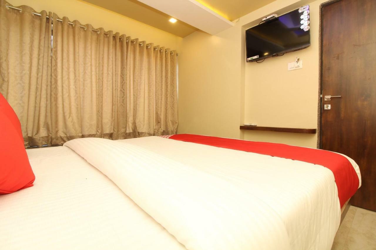 Oyo 37468 Nisha Lodging Solapur Ngoại thất bức ảnh